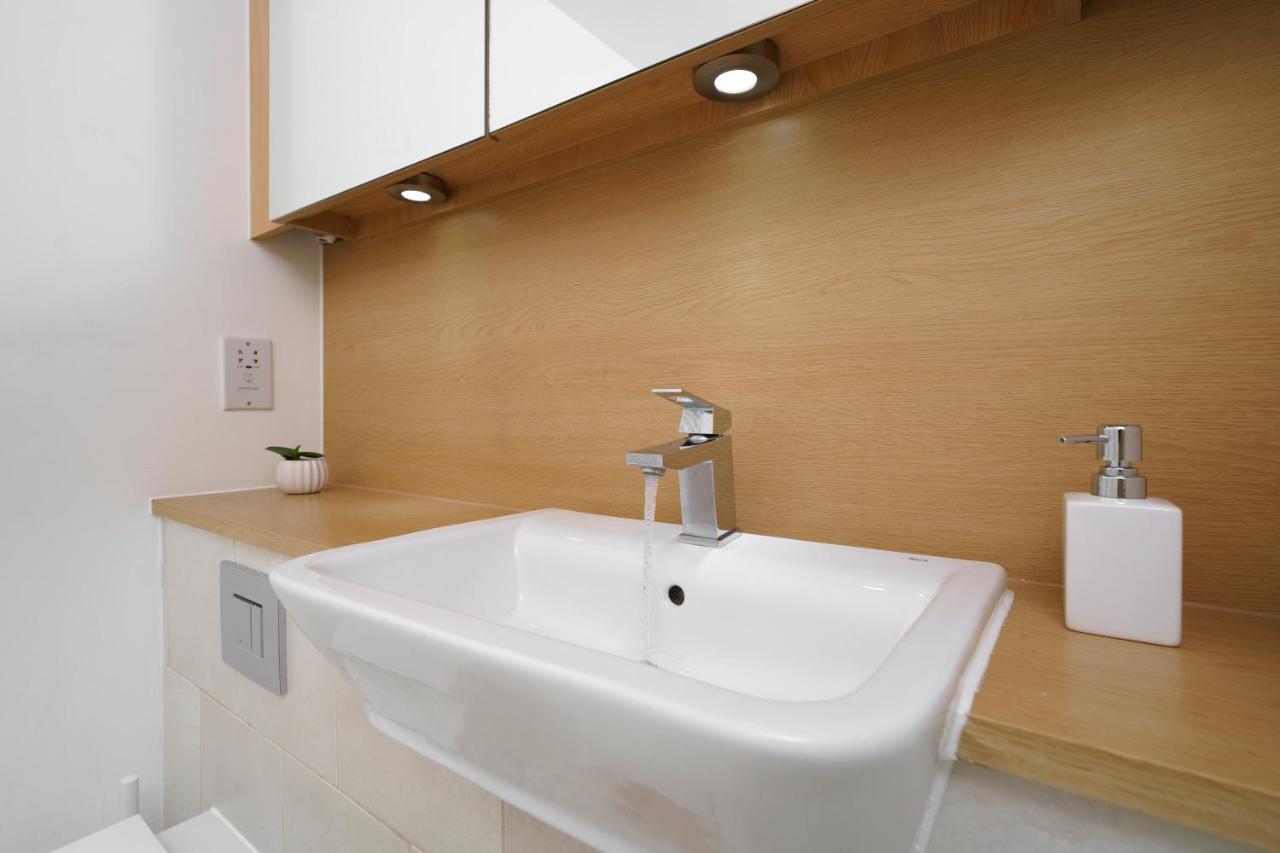 Stylish Fully-Equipped One Bedroom Apartment With Extra Sofa Bed, Free Secure Parking, Onsite Gym, 24Hr Security & Concierge ลอนดอน ภายนอก รูปภาพ
