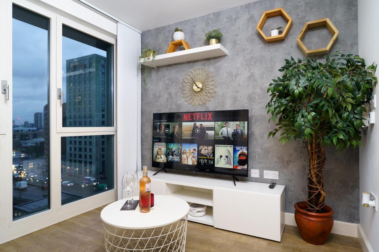 Stylish Fully-Equipped One Bedroom Apartment With Extra Sofa Bed, Free Secure Parking, Onsite Gym, 24Hr Security & Concierge ลอนดอน ภายนอก รูปภาพ
